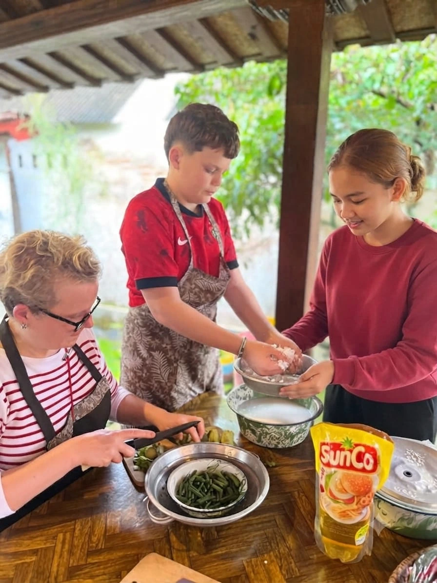 Traditional Javanese cooking class with fresh spices in Kota Gede, Yogyakarta